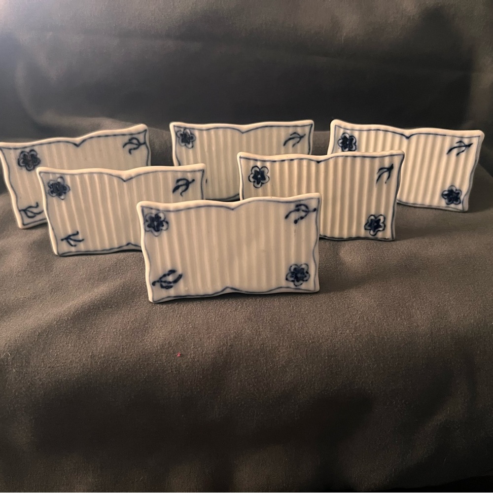 Vintage Lillian Vernon blue and white floral place holder